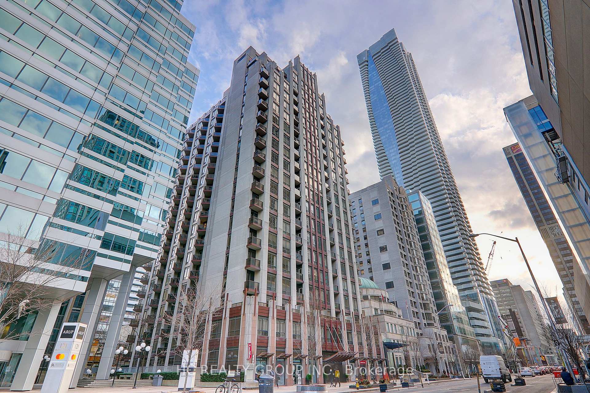 85 Bloor Street E #412