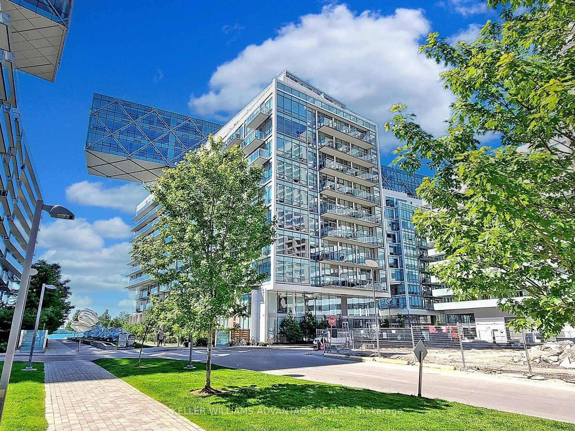 29 Queens Quay E #401