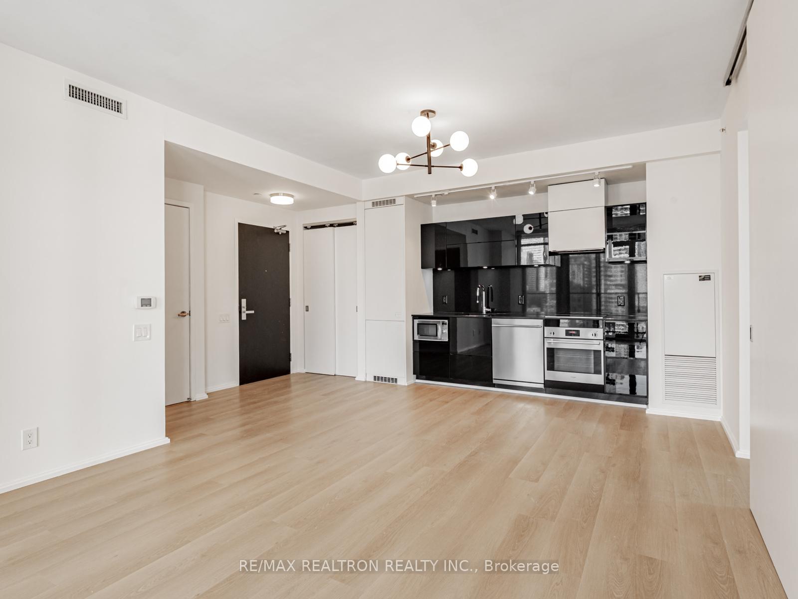 125 Peter Street  #2308