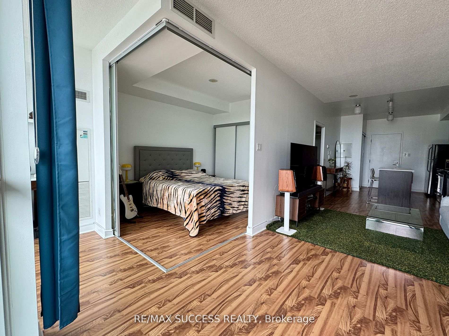 1171 Queen Street W #1605