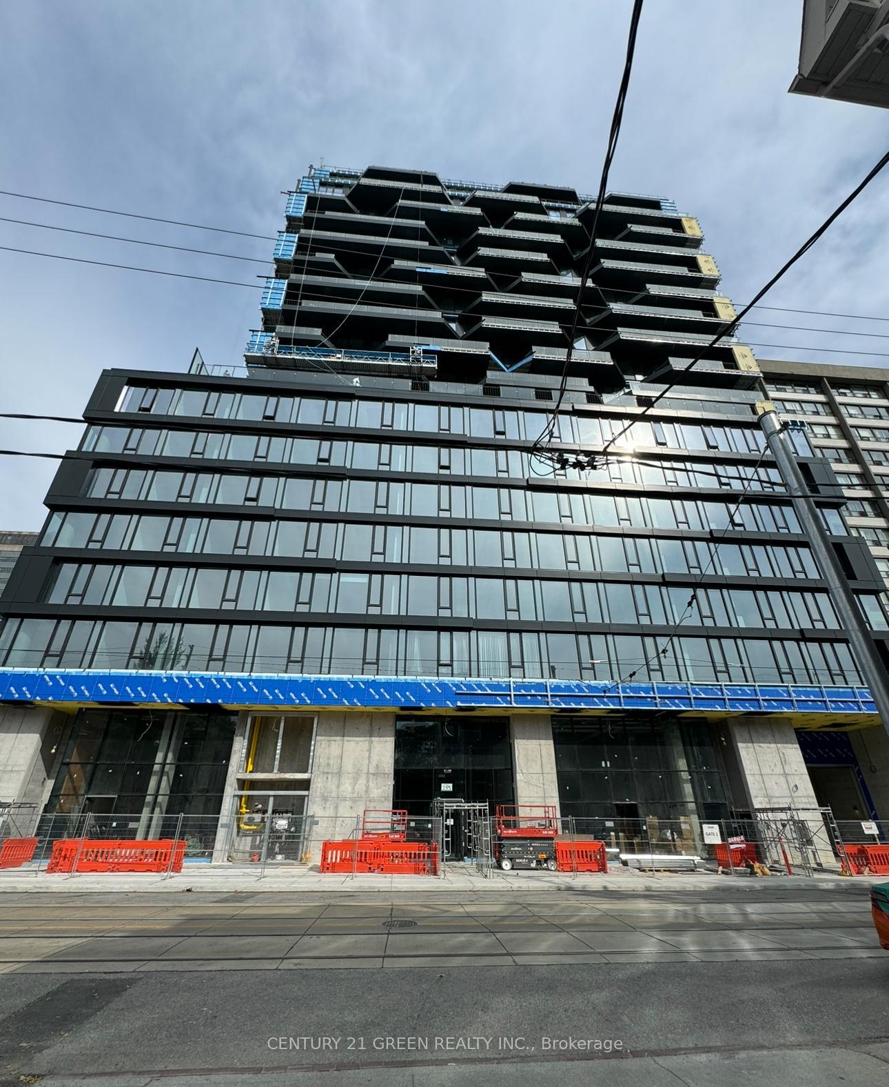 195 McCaul Street  #411
