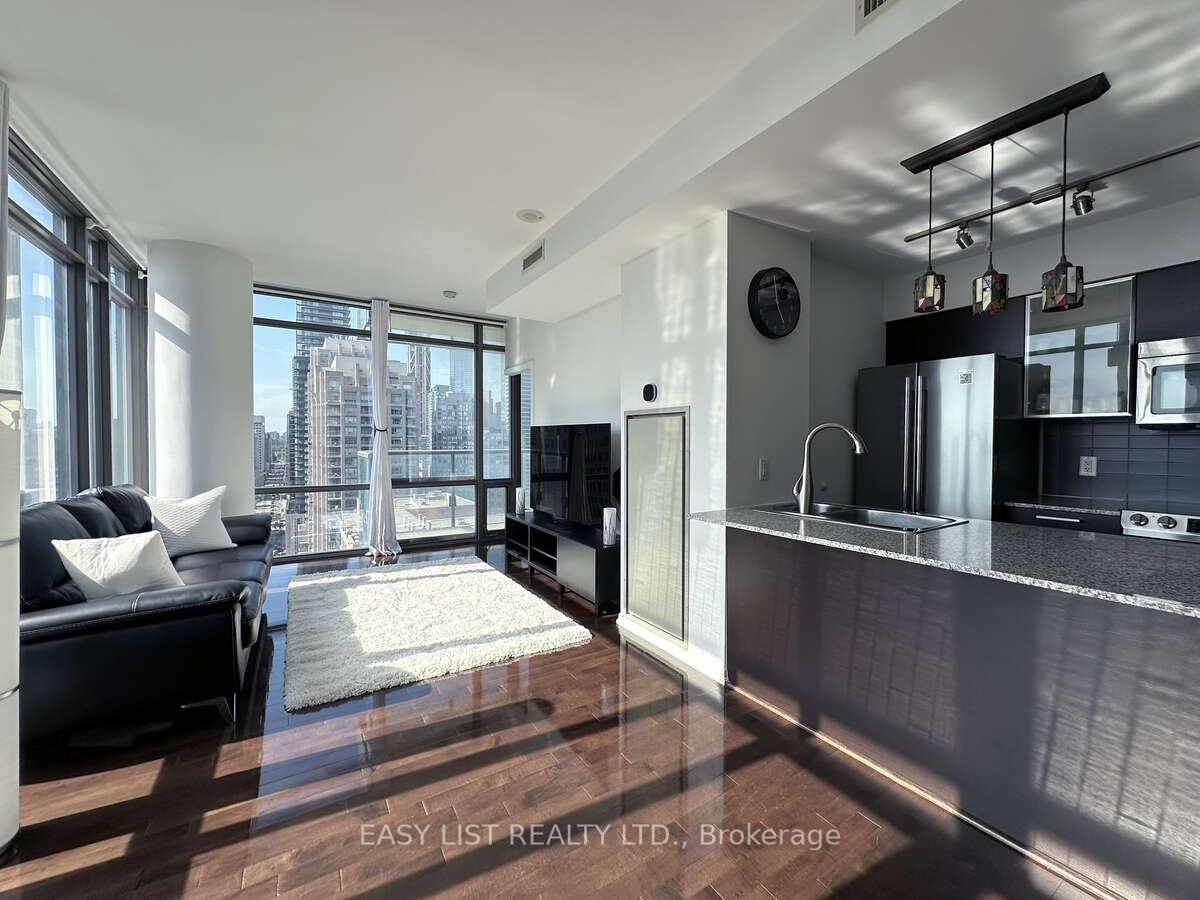 37 Grosvenor Street  #2203