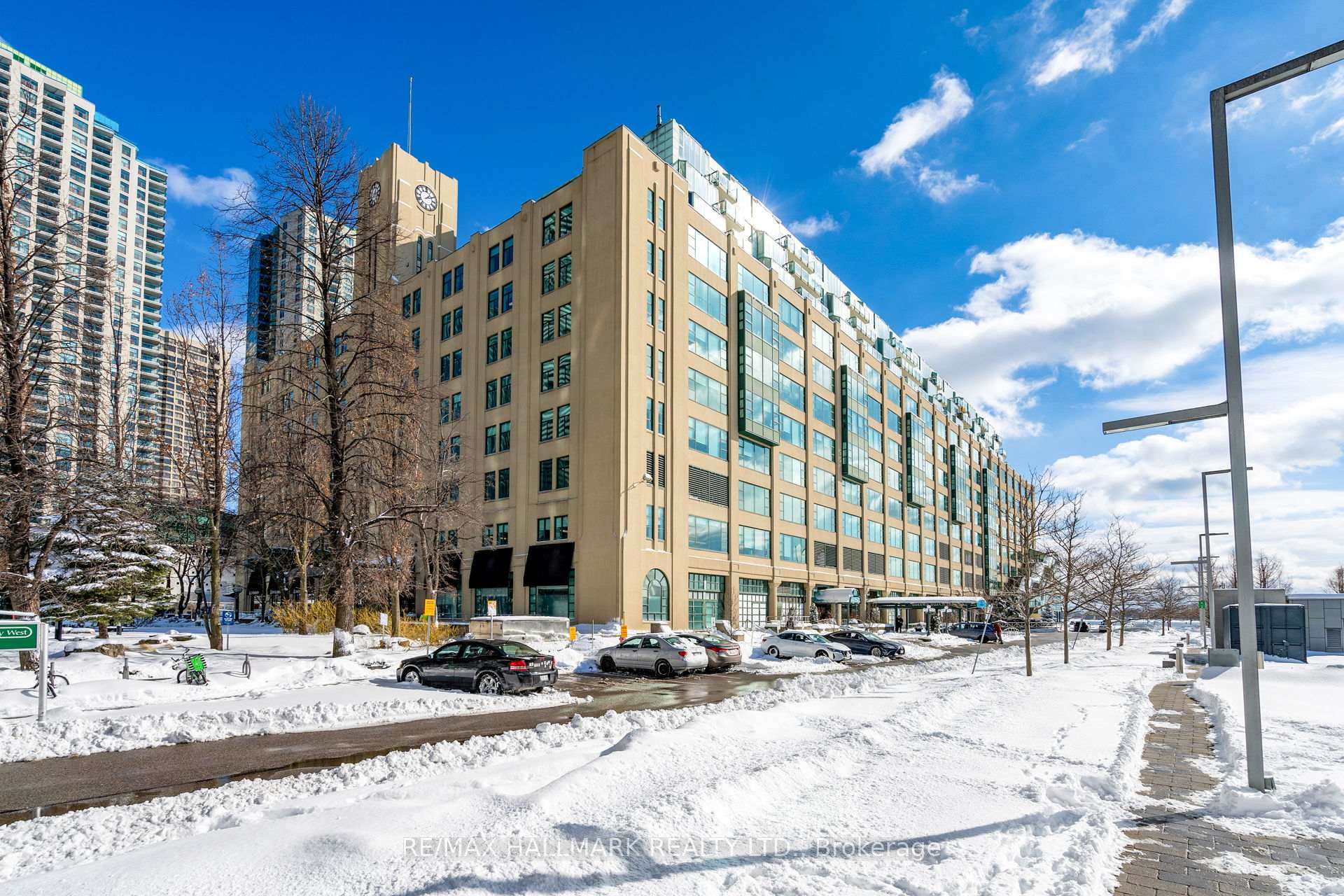 211 Queens Quay W #1005