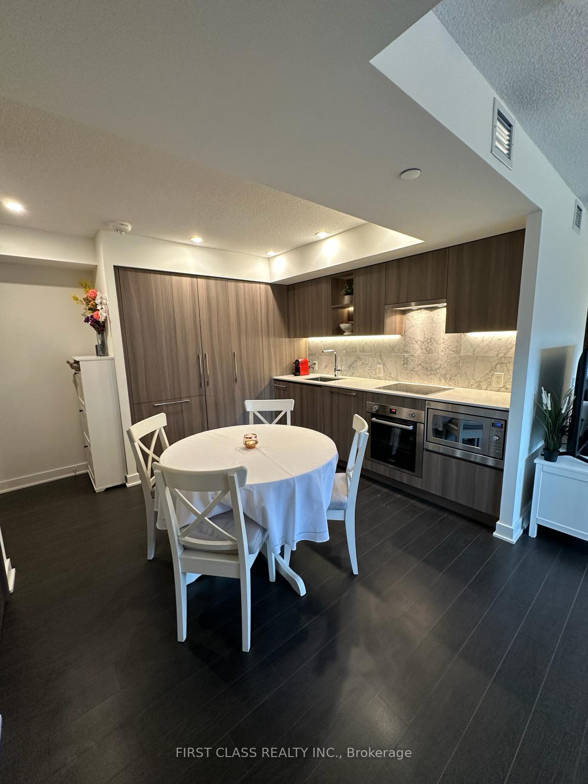 19 Bathurst Street  #1111