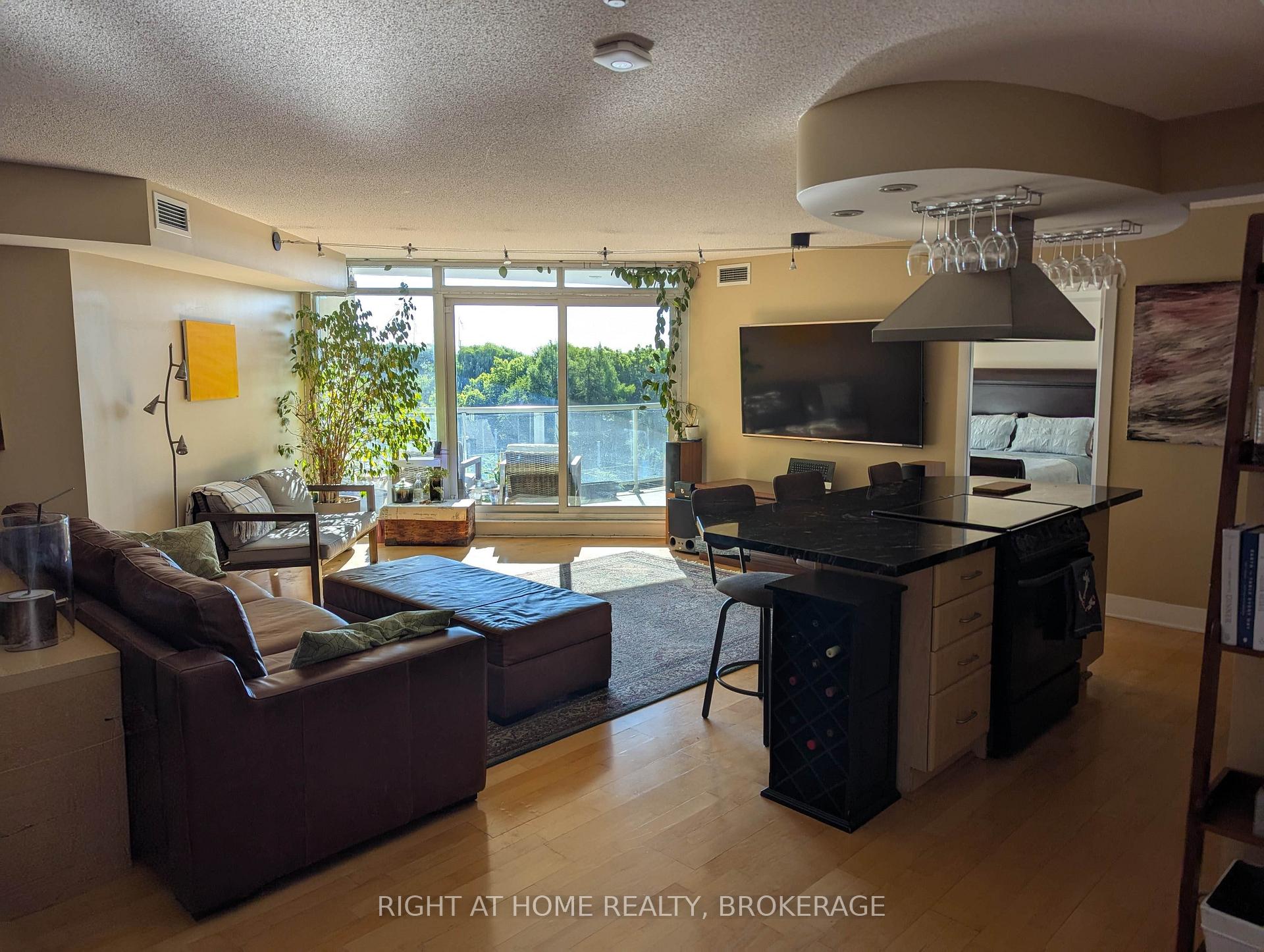 550 Queens Quay W #608