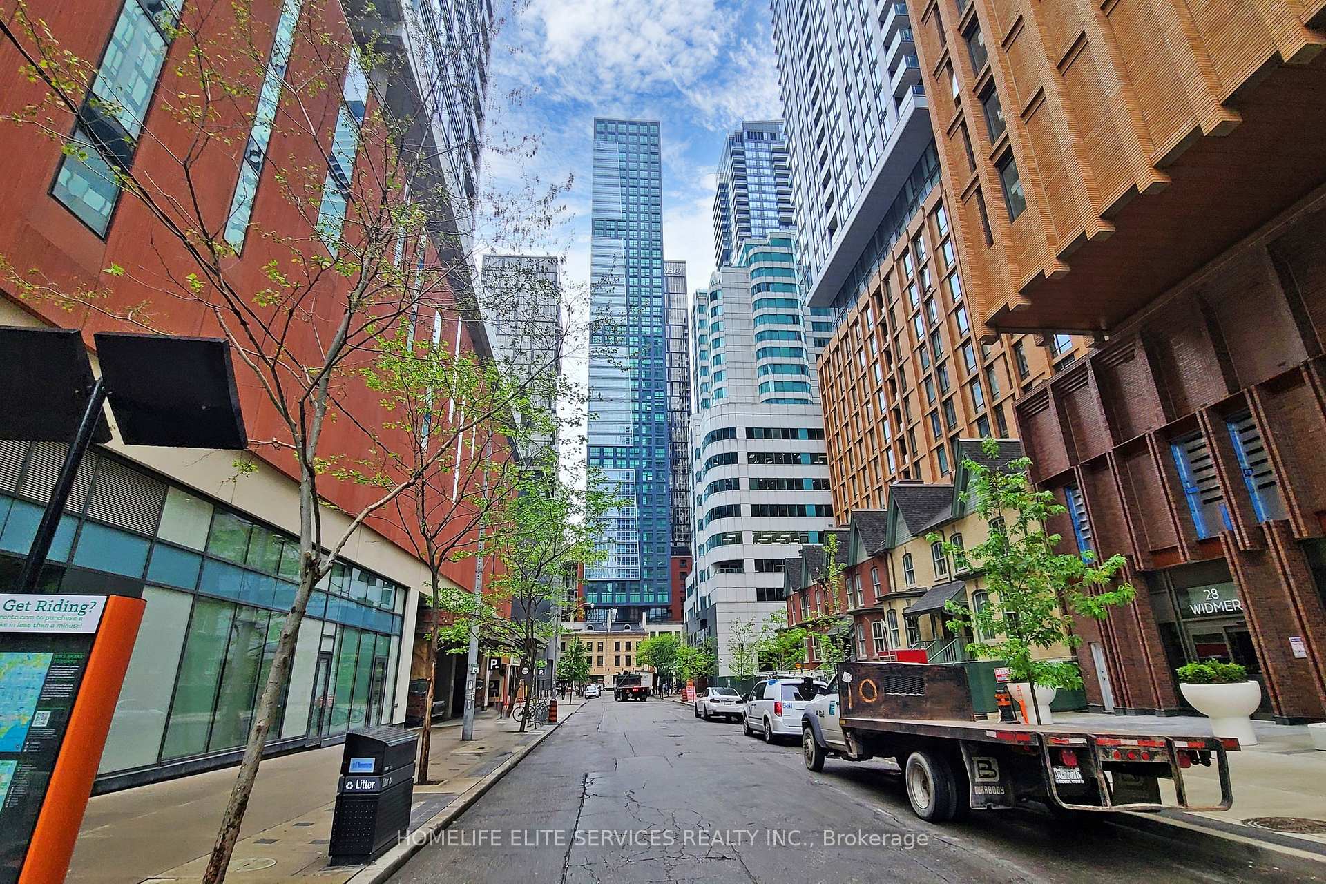 327 King Street W #703