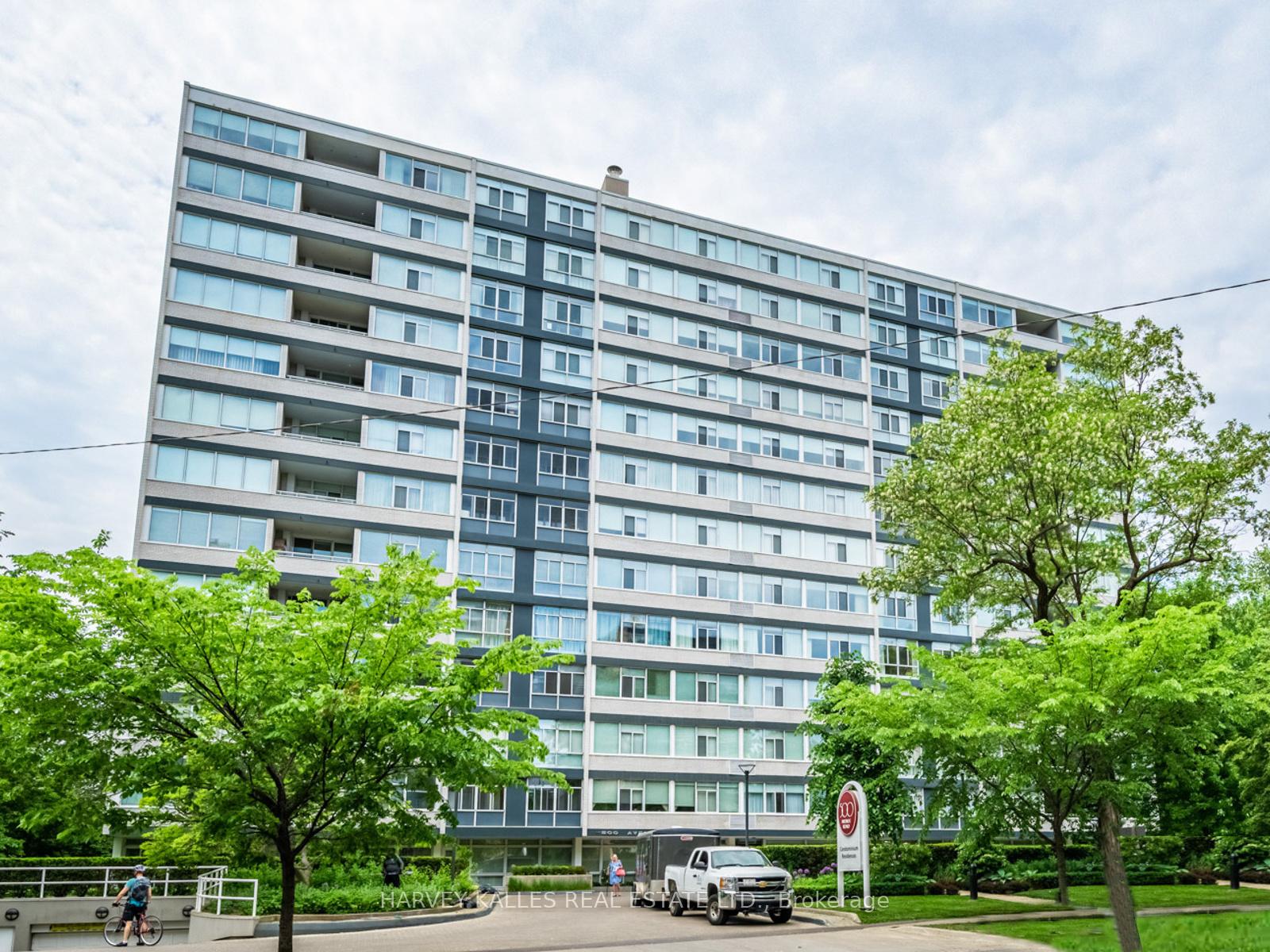 500 Avenue Road  #1201