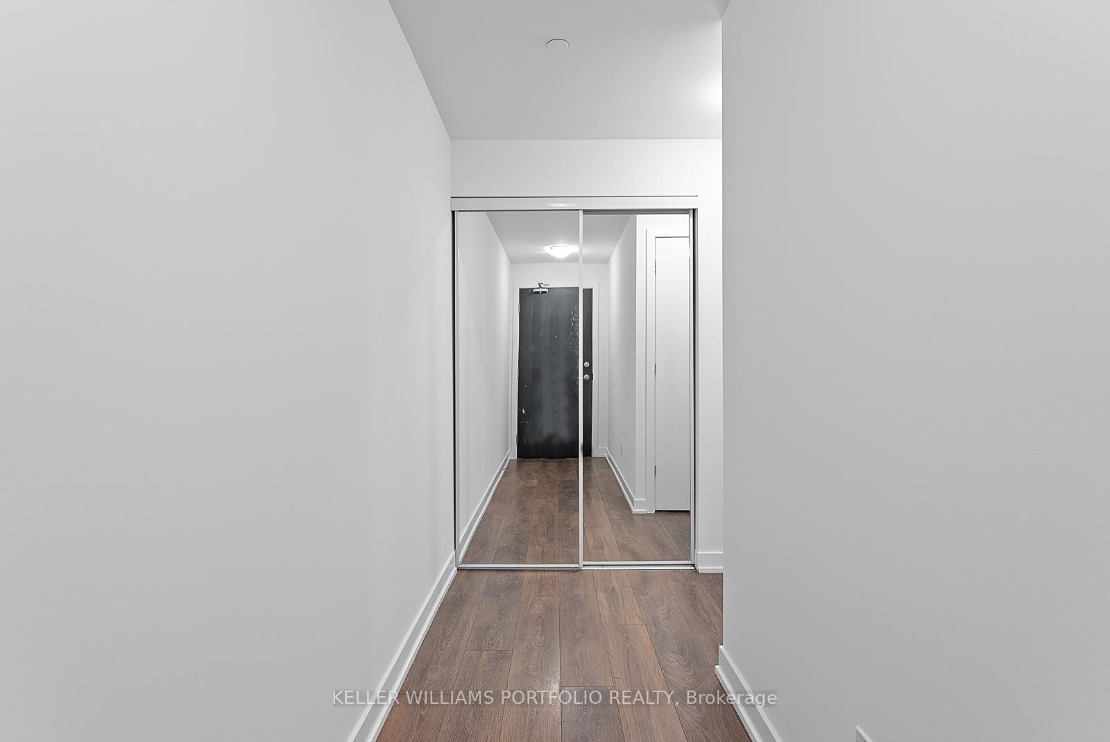 50 Bruyeres Mews  #1009