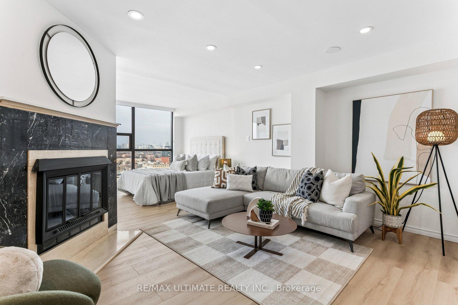 705 King Street W PH08