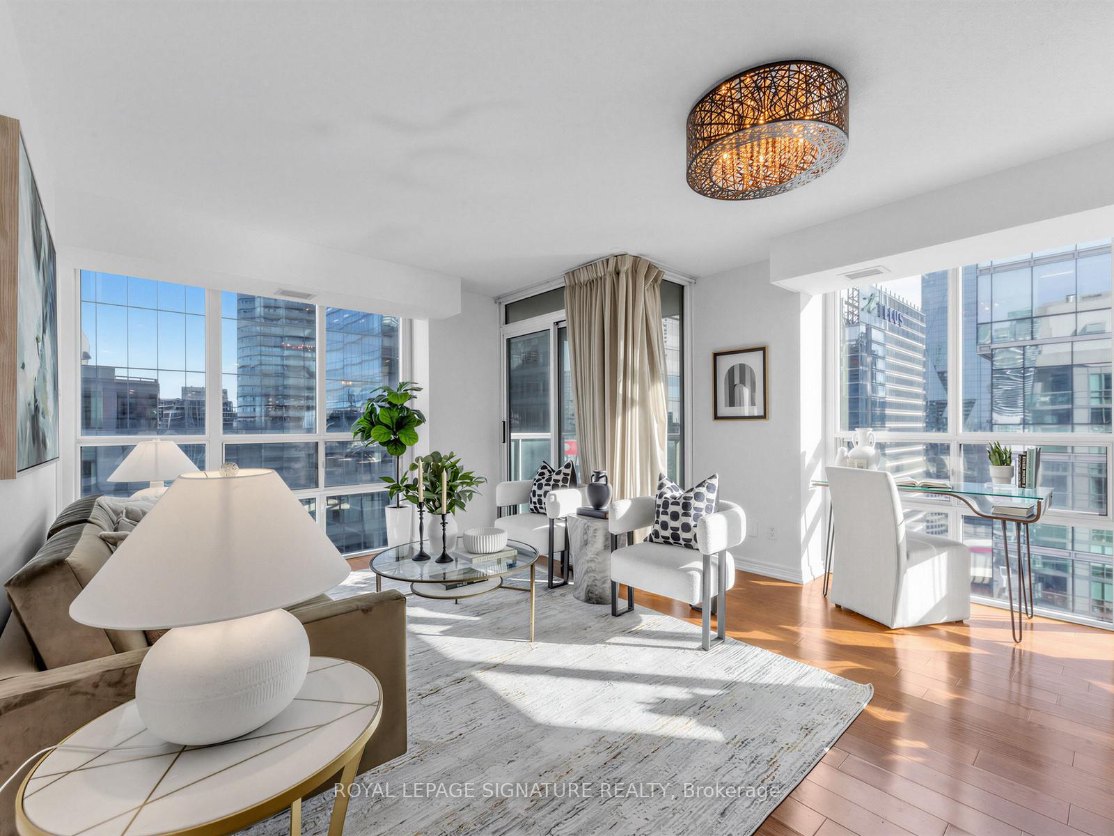 30 Grand Trunk Crescent  #3906