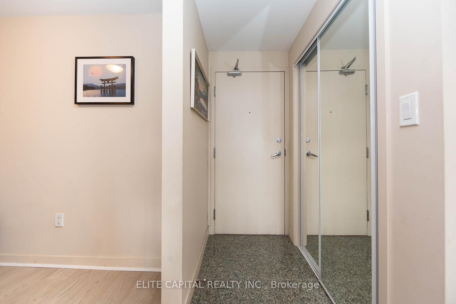10 Navy Wharf Court  #1008
