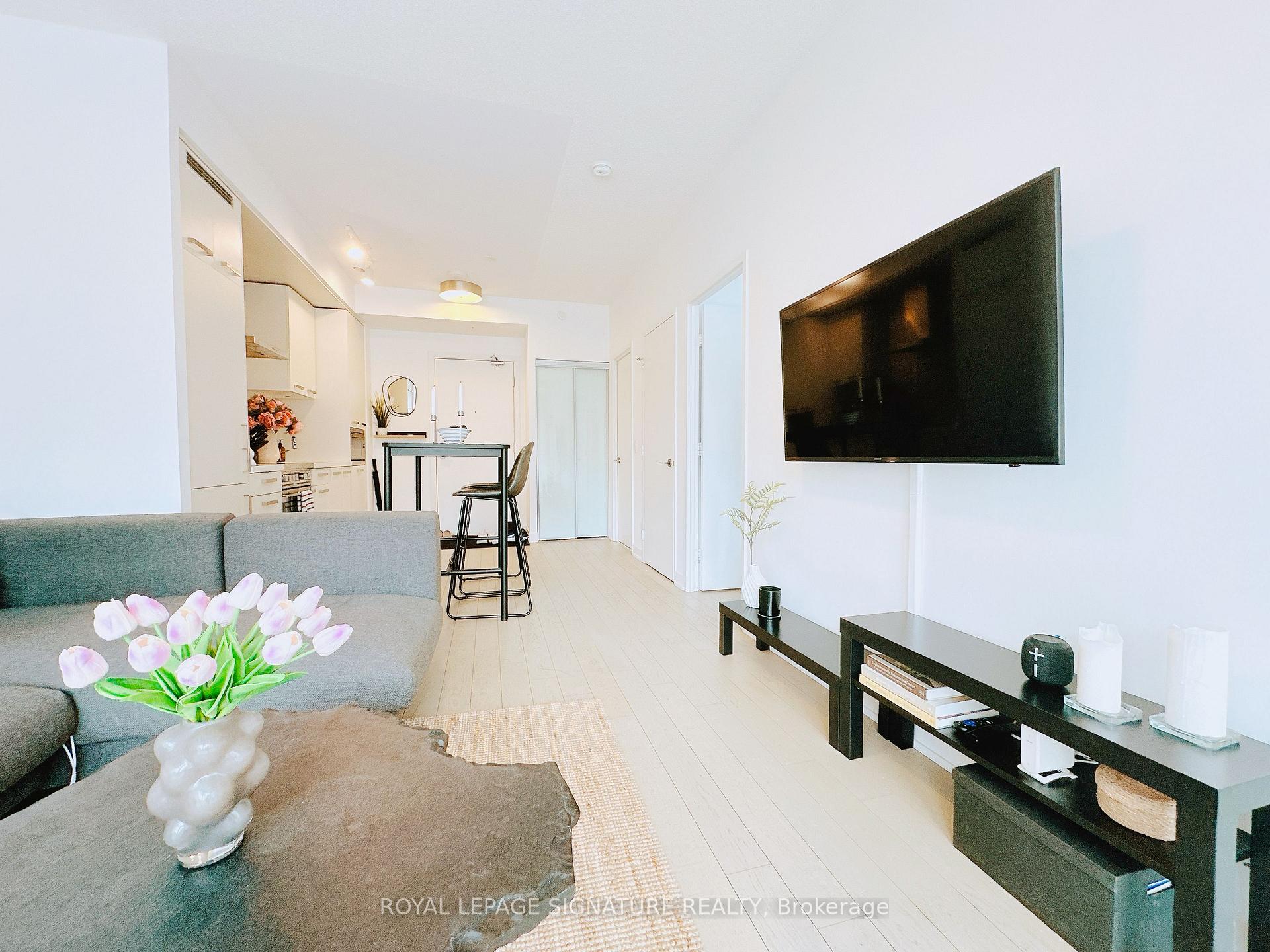 455 Front Street E N431