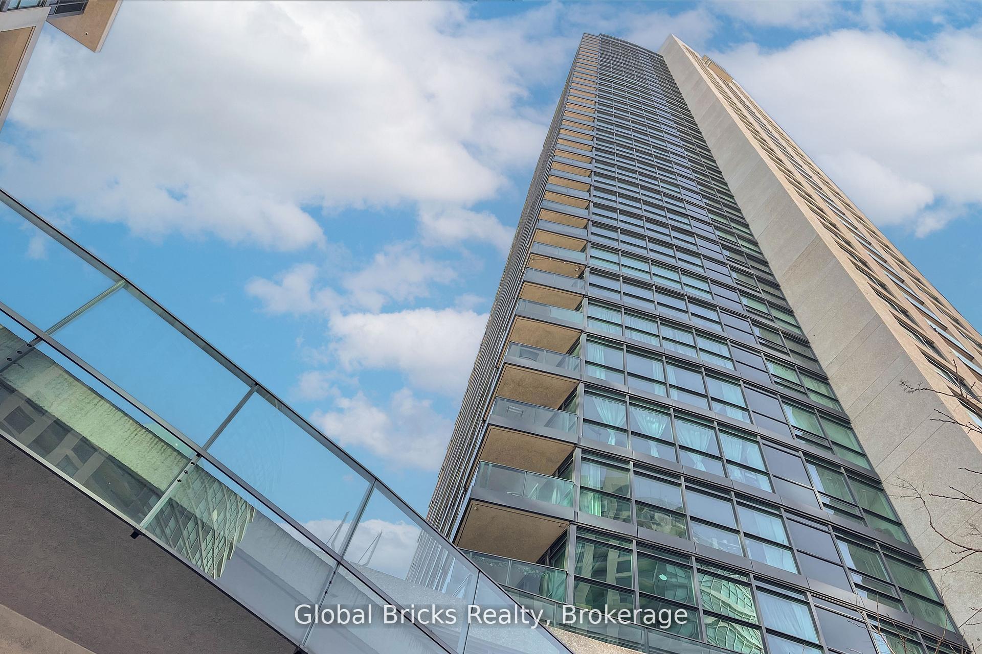 215 Fort York Boulevard  #215