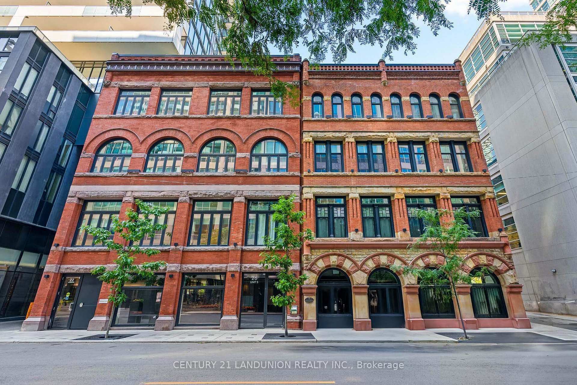 22 LOMBARD Street E #402