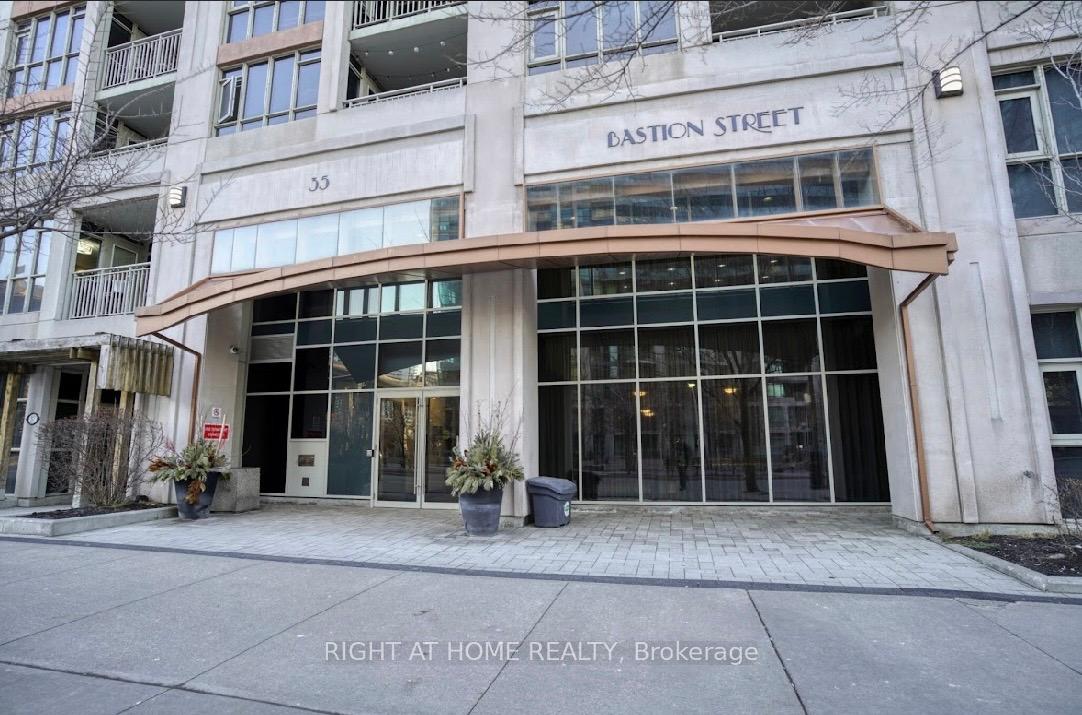 35 Bastion Street  #706