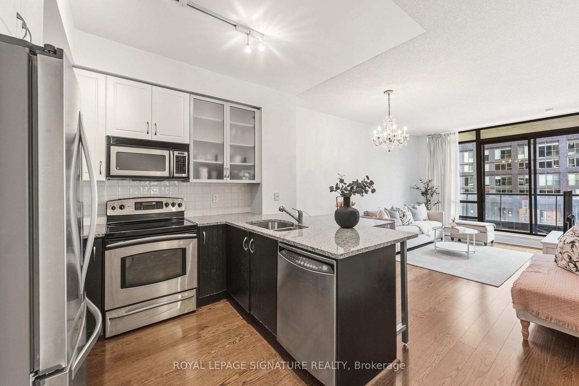 438 King Street W #712