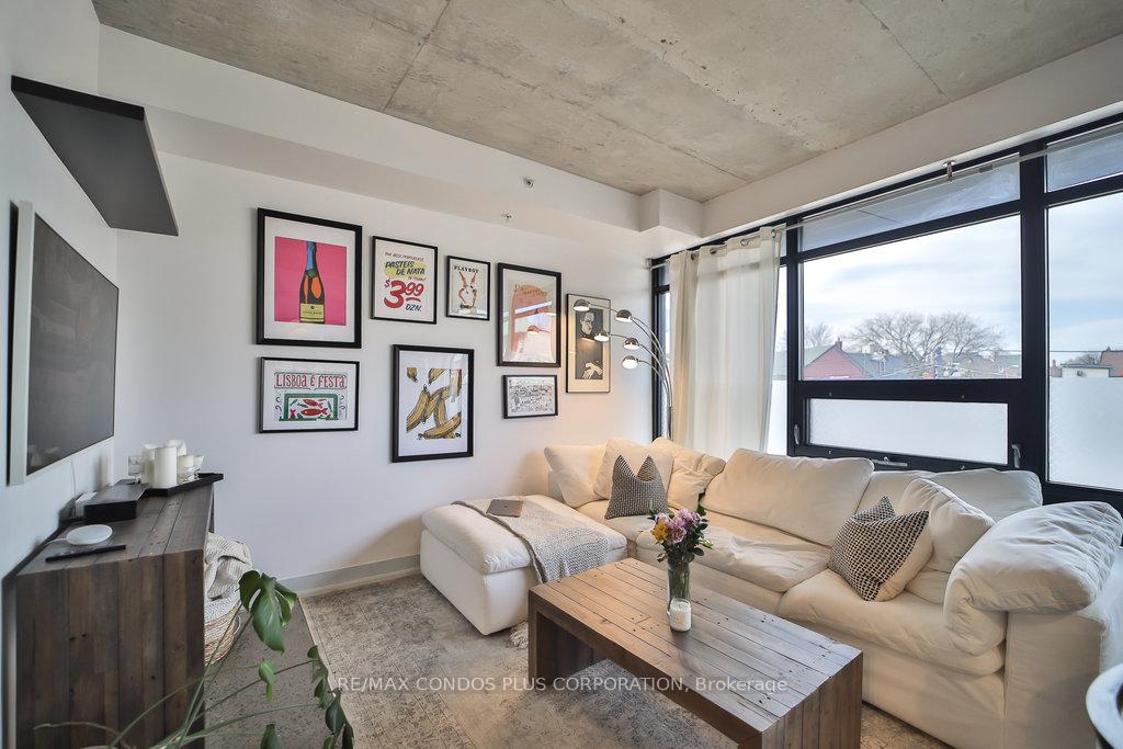 1239 Dundas Street W #206