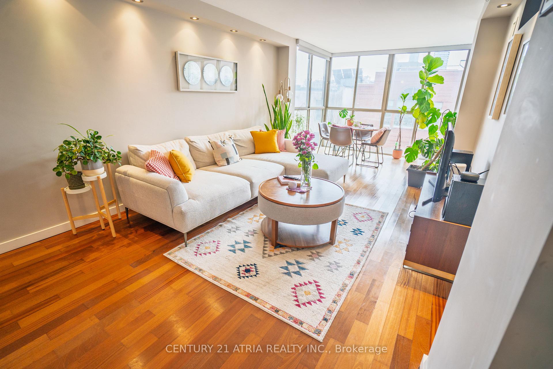 95 Lombard Street S #303