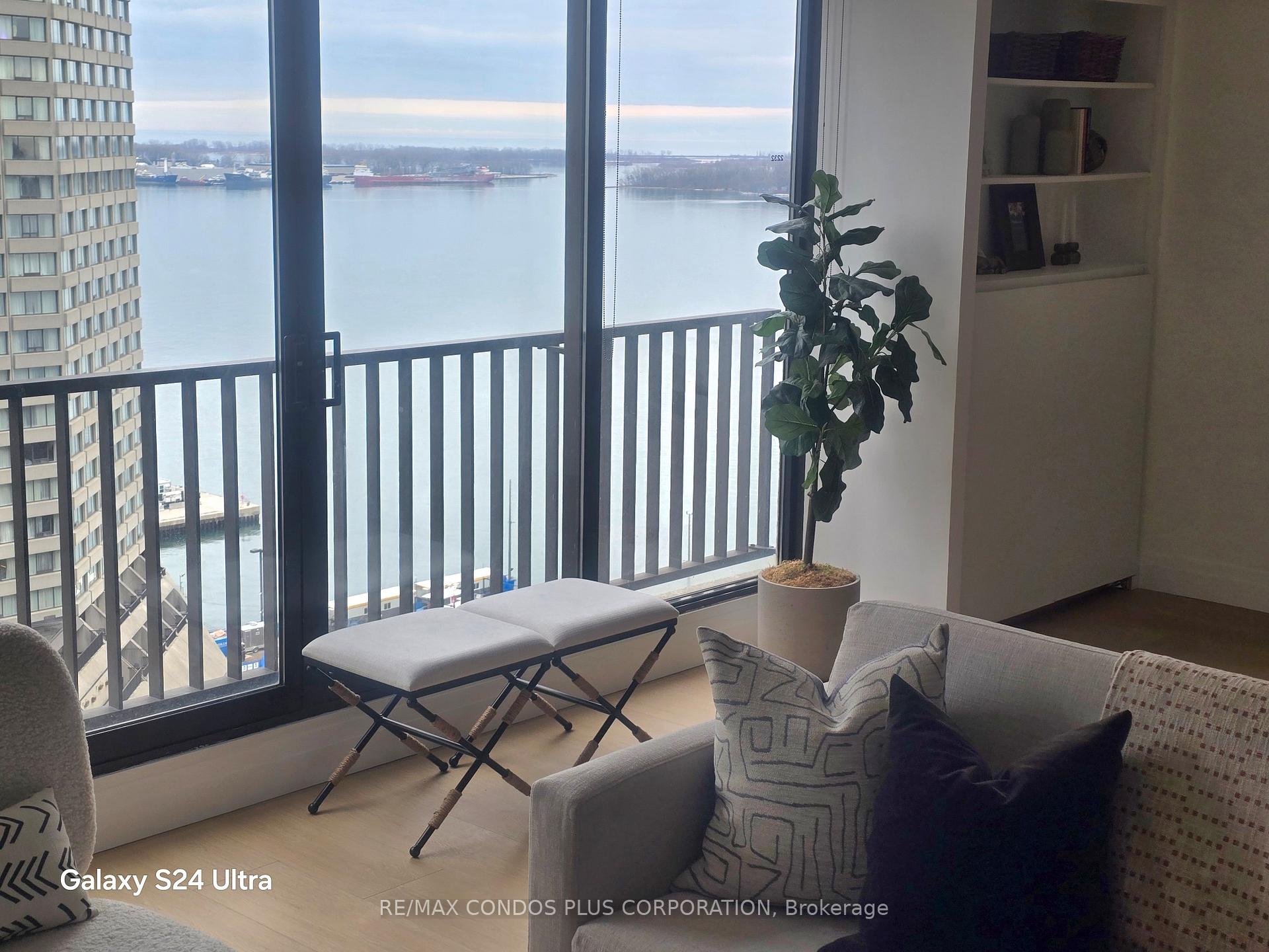 33 HARBOUR Square  #2232