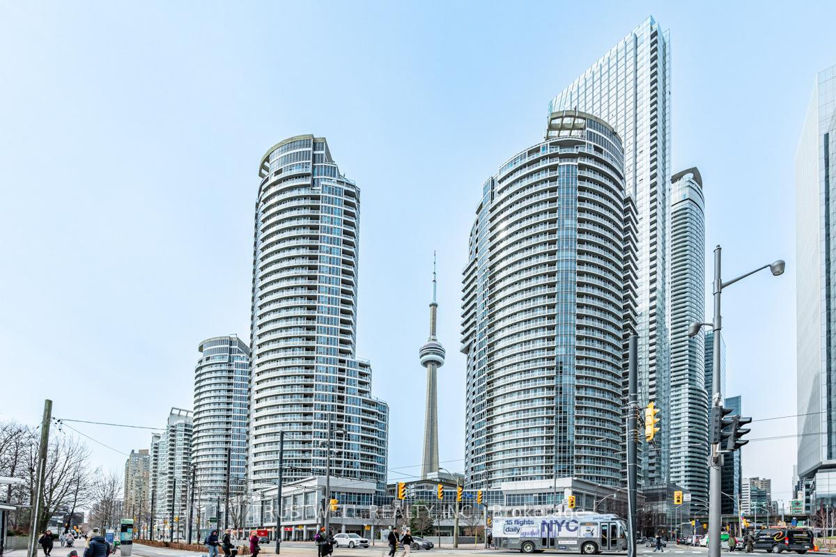 208 Queens Quay W #511