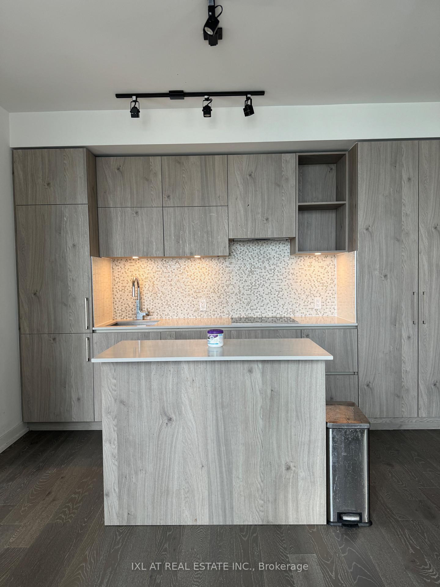 1 Yorkville Avenue  #3405