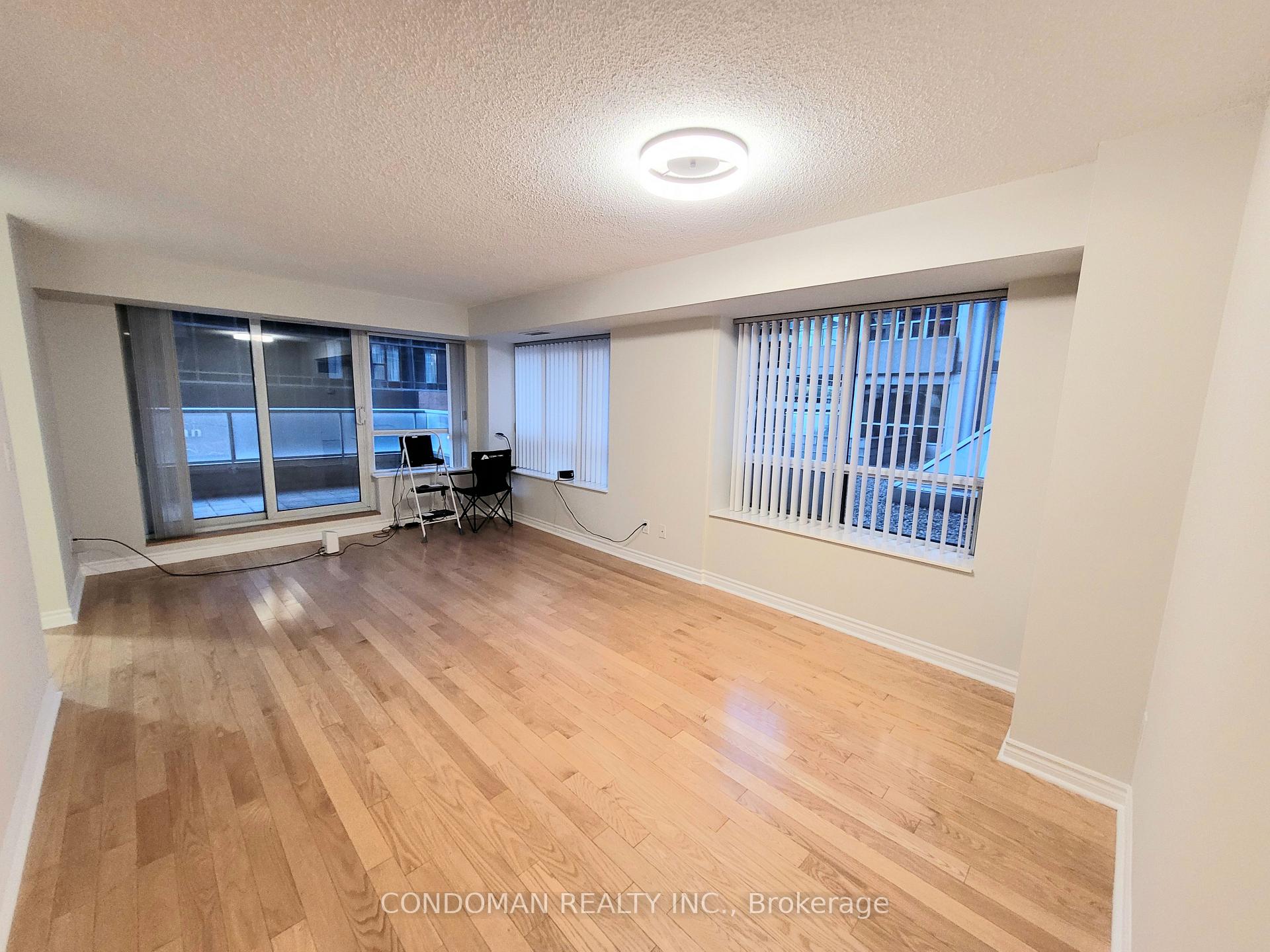250 Wellington Street W #340