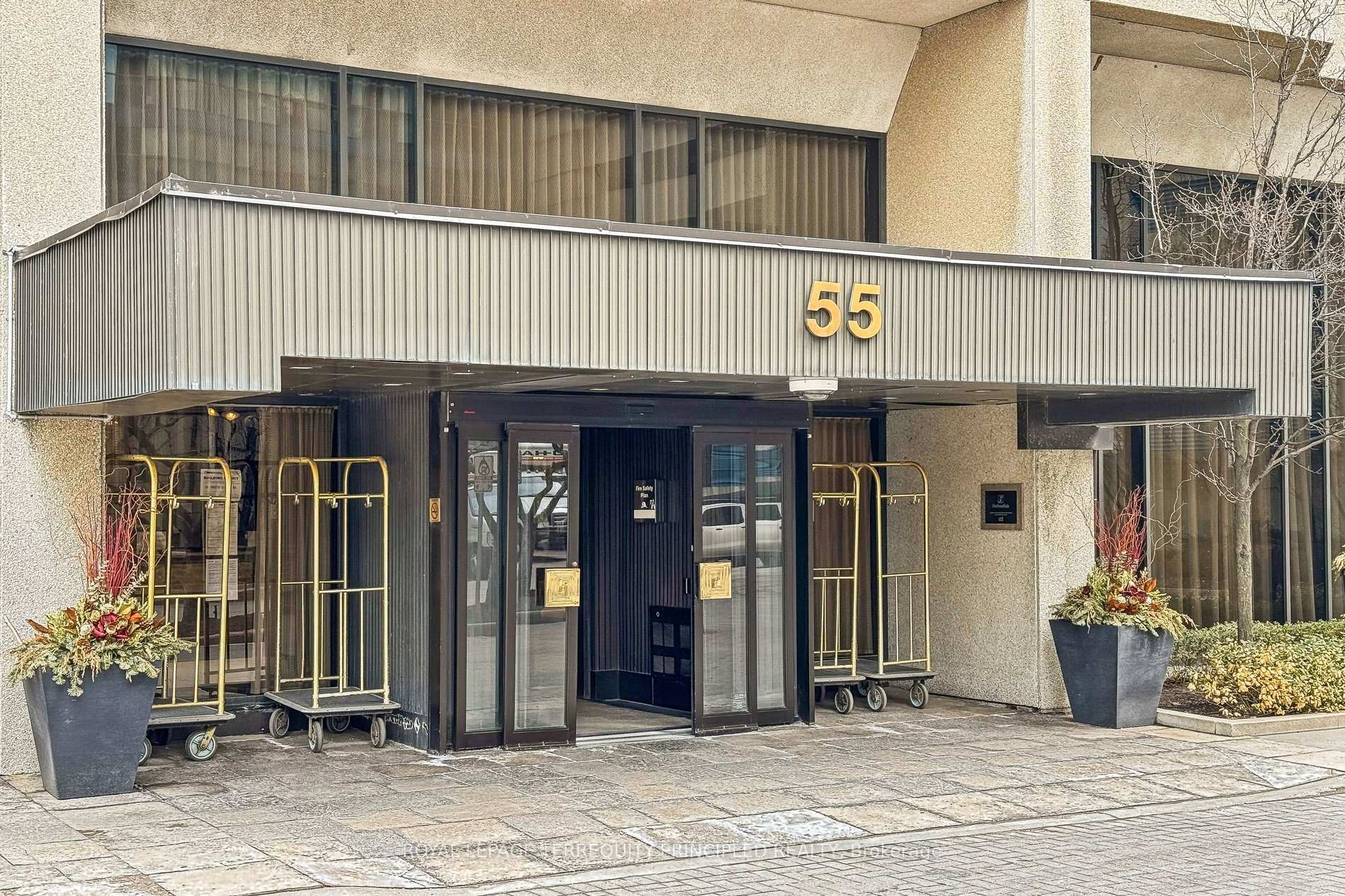 55 Harbour Square  #3413