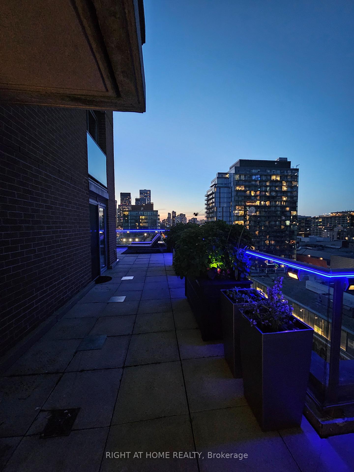 168 King Street E #1402