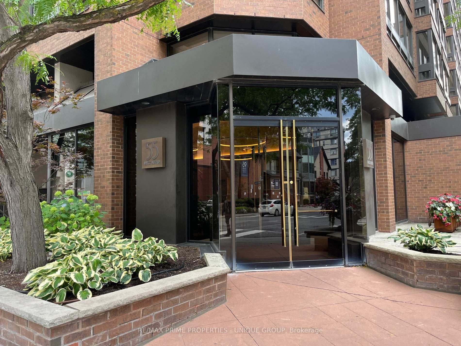 55 Prince Arthur Avenue  #805