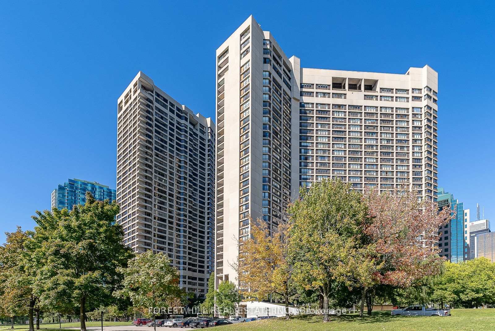 33 HARBOUR Square  #1004