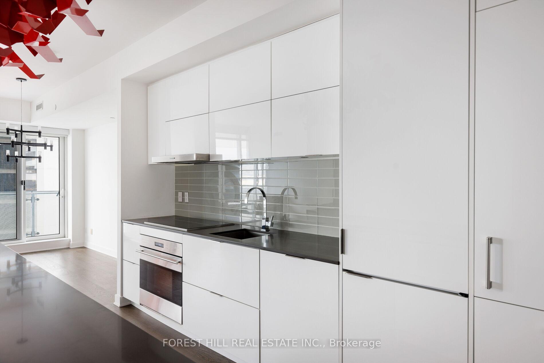 1 Bloor Street E #6805