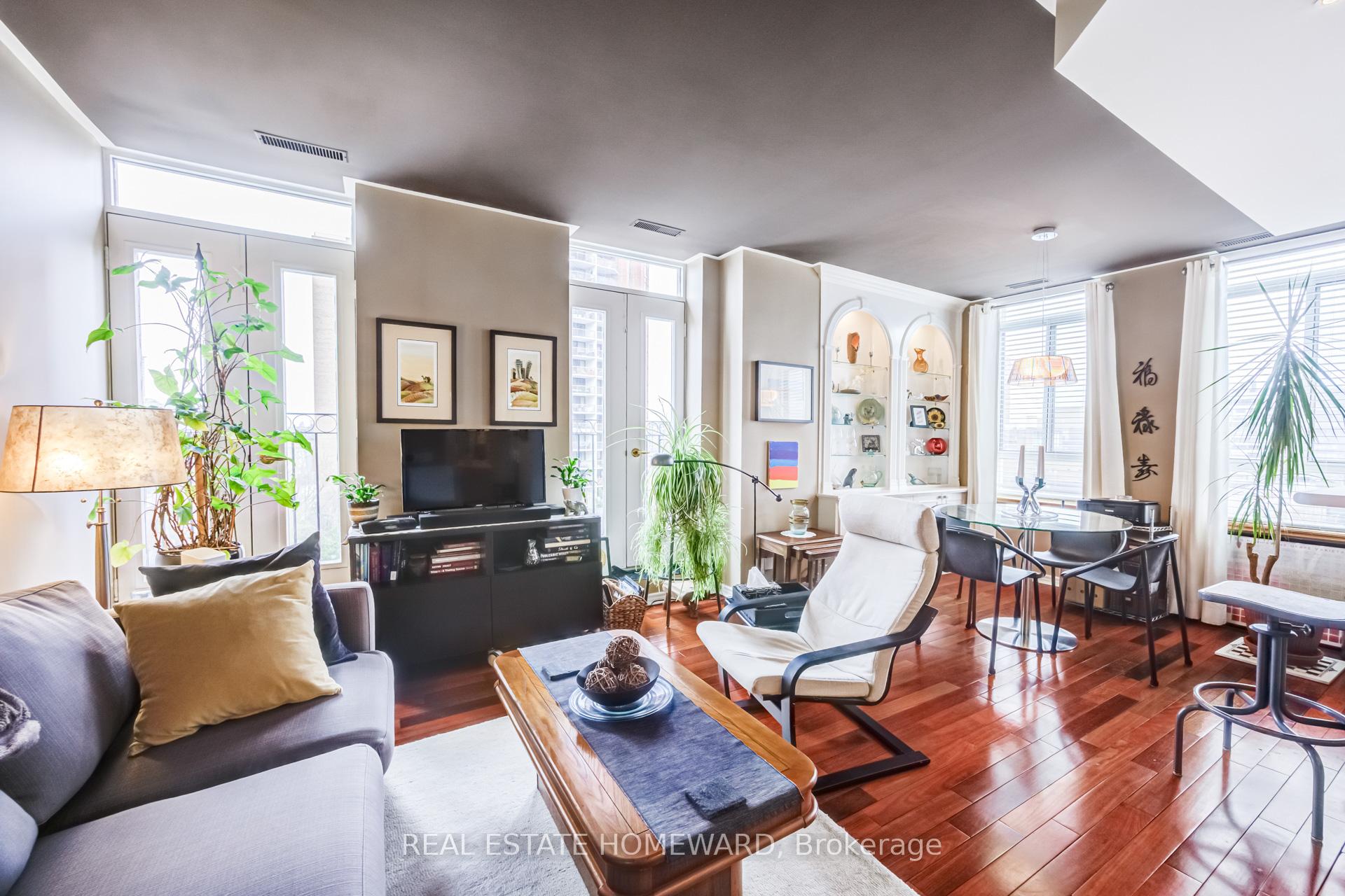 135 Maitland Street  #702