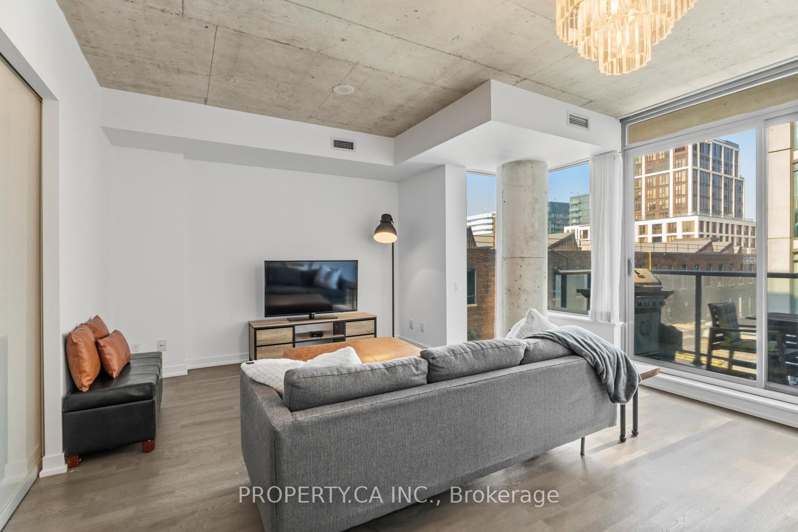 560 King Street W #623