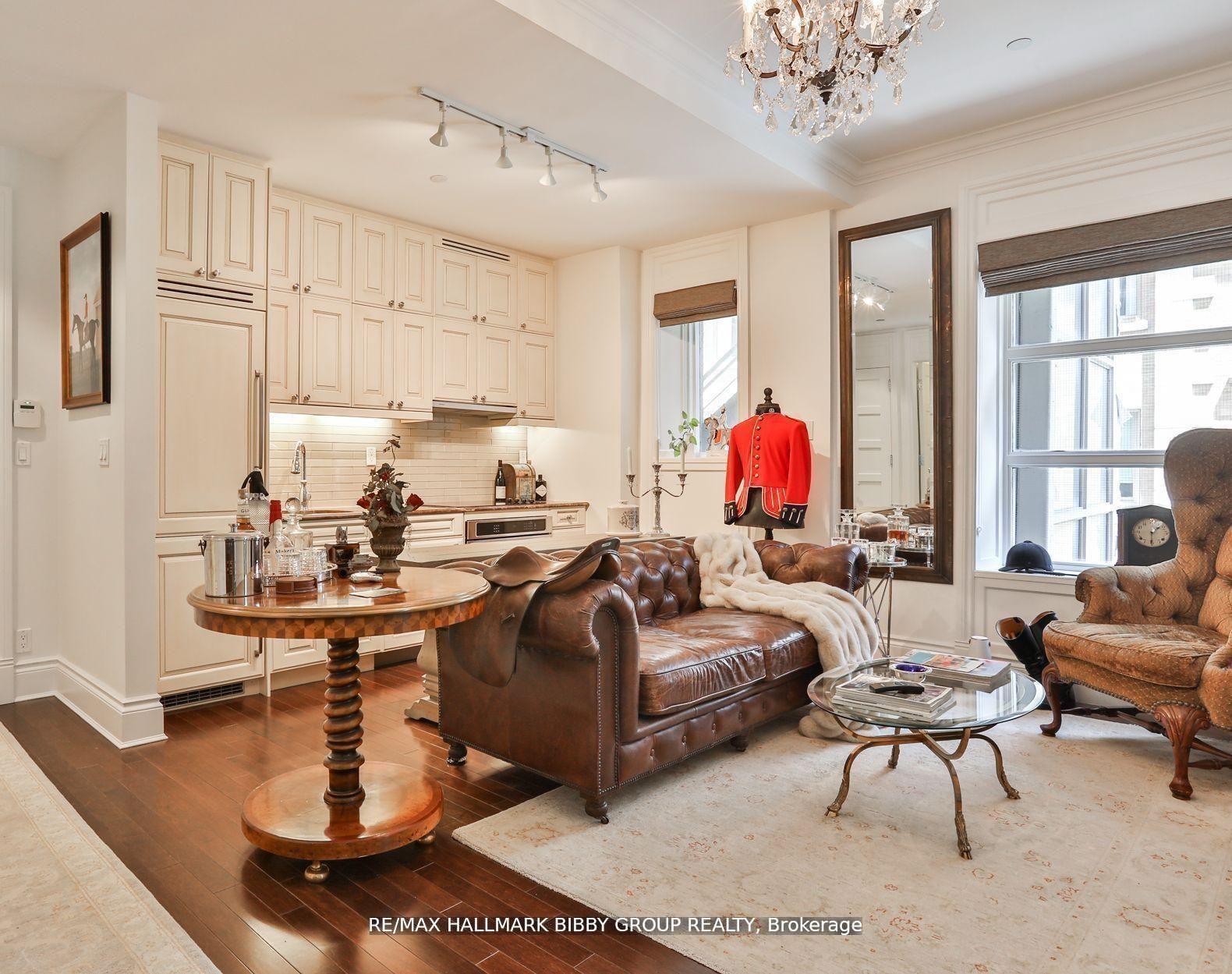 22 Leader Lane  #520