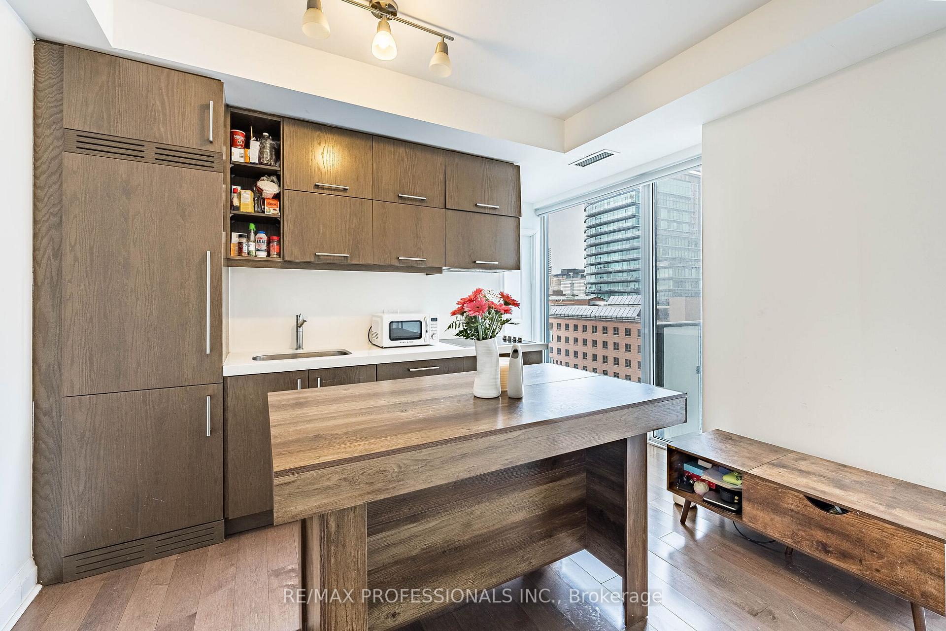 1080 Bay Street  #708