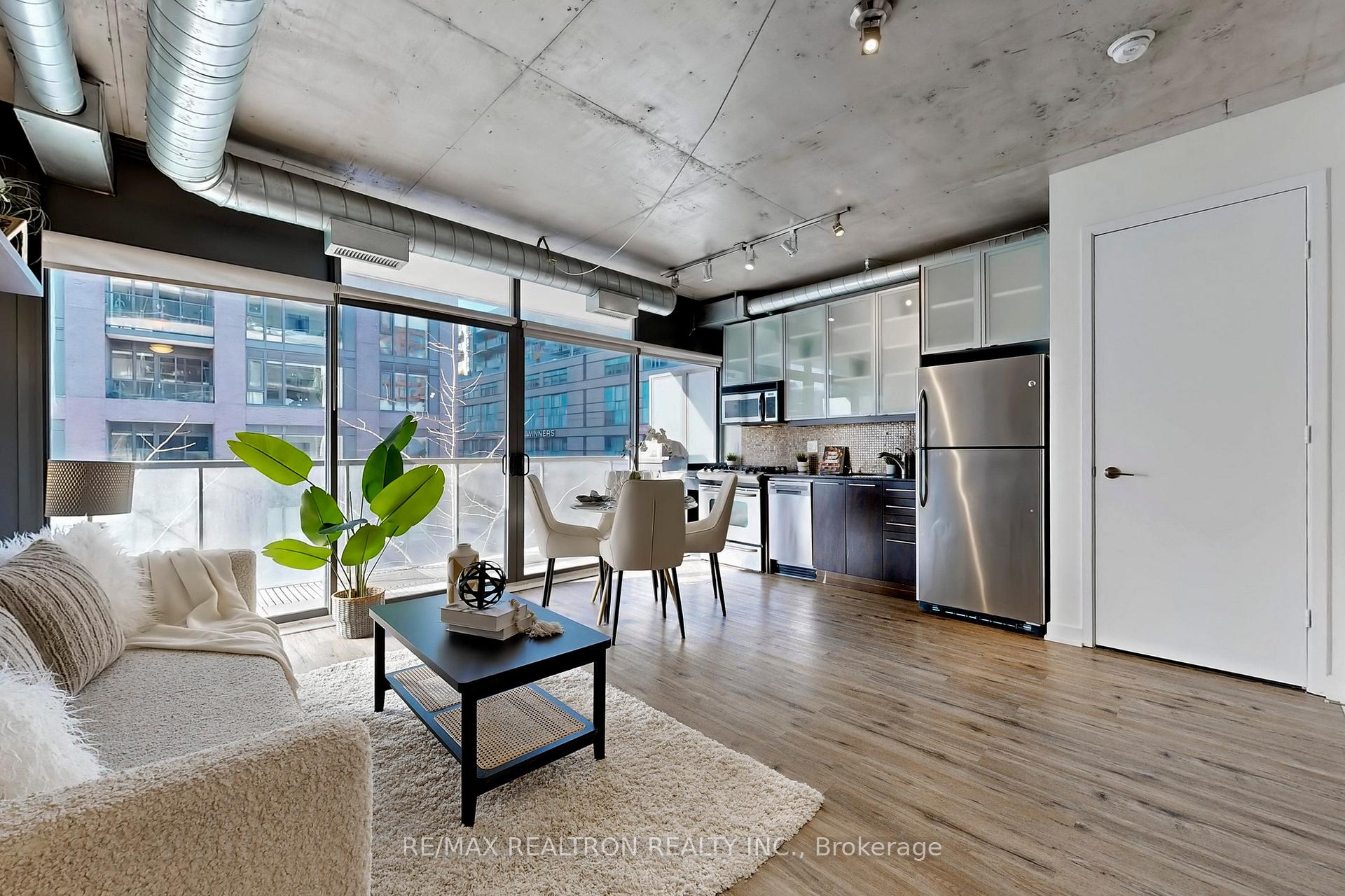 533 Richmond Street W #408