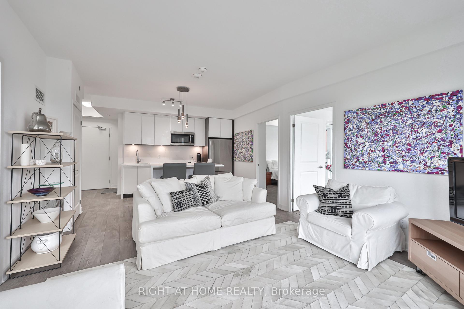 543 Richmond Street W #832