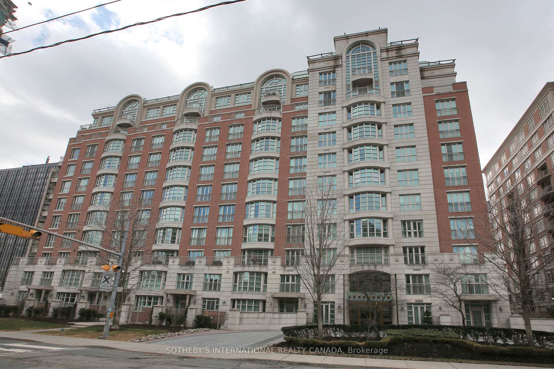 33 Delisle Avenue  #809