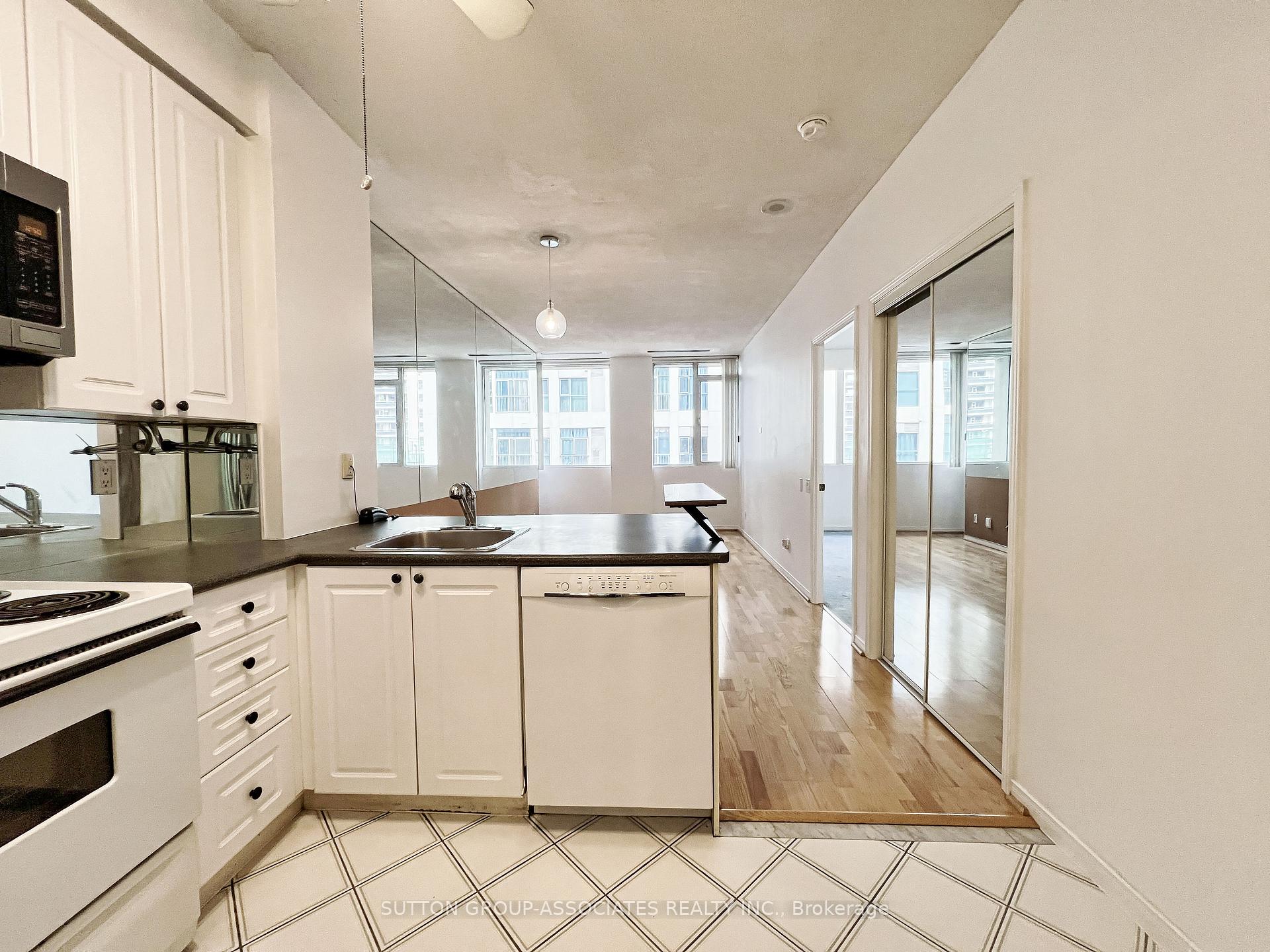 555 Yonge Street  #406