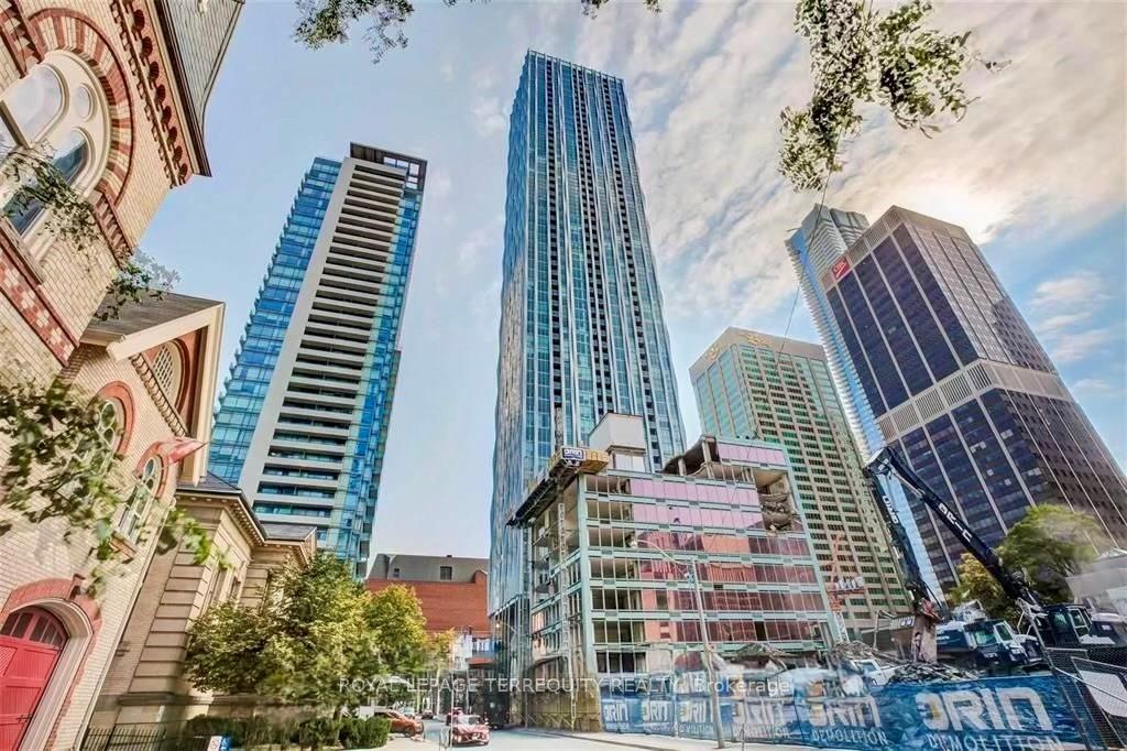 1 Yorkville Avenue  #4202