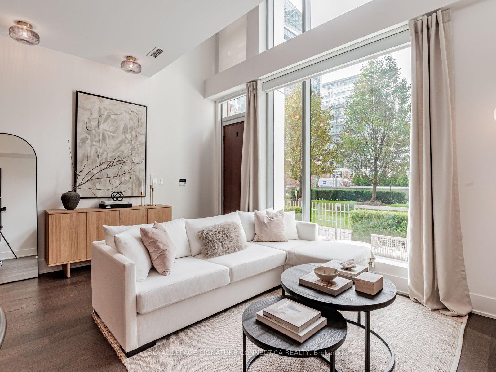 39 Queens Quay E TH132