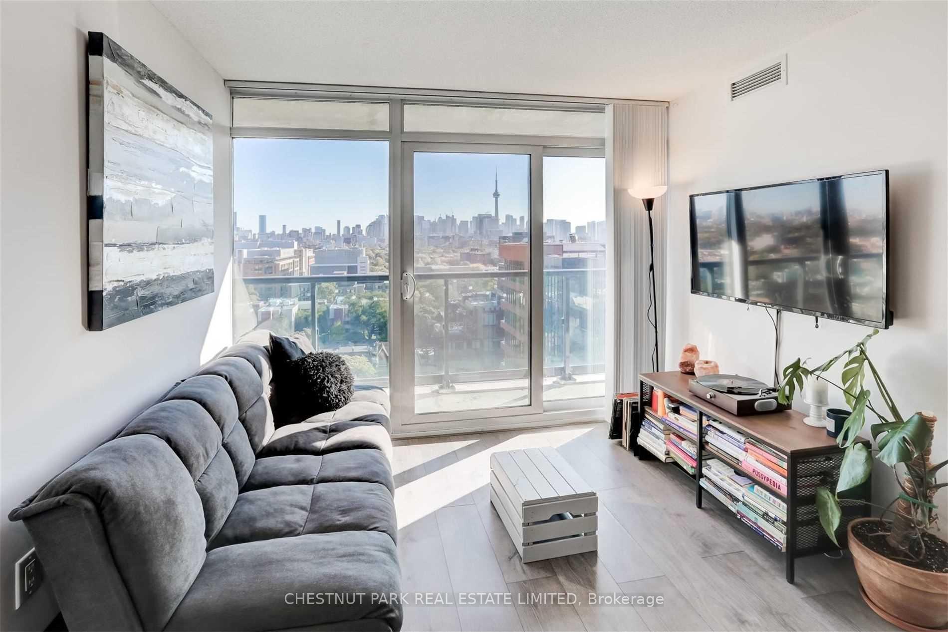 36 Lisgar Street  2111E