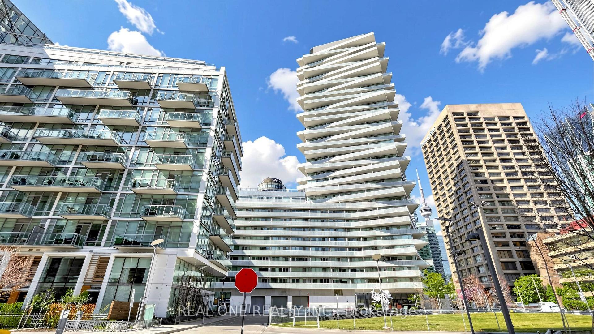 15 Queens Quay E #907