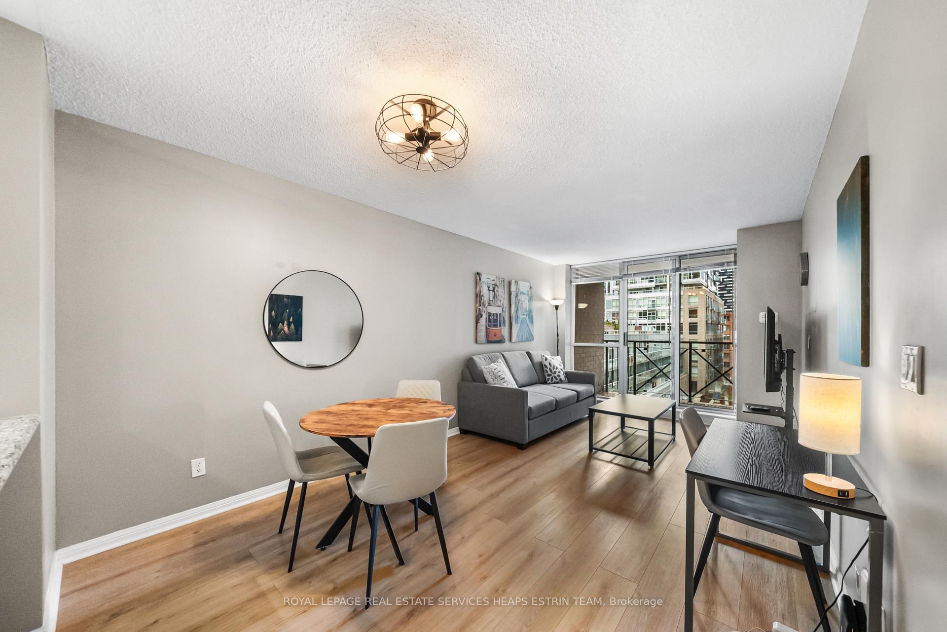 140 Simcoe Street  #702