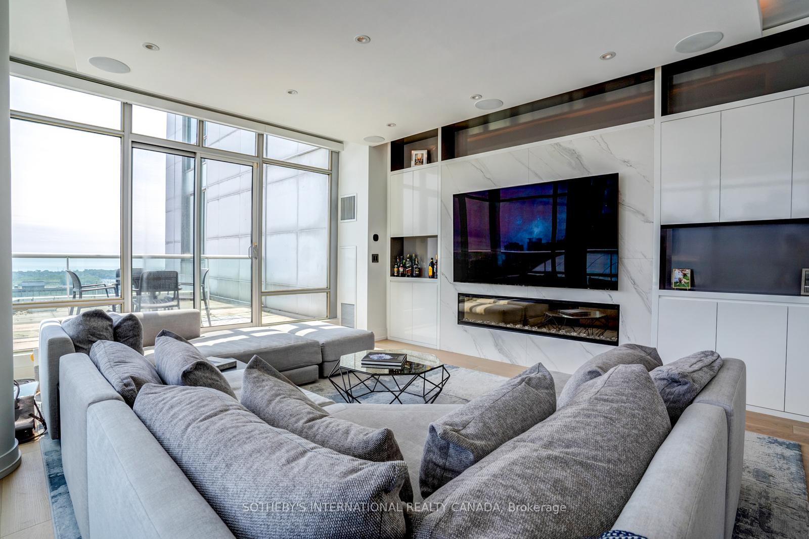 81 Navy Wharf Court  #3801