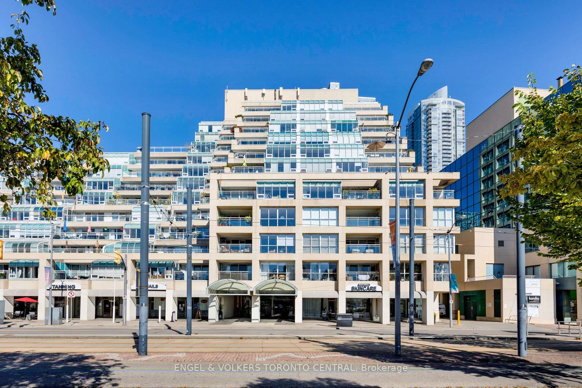 460 Queens Quay Way W 803E