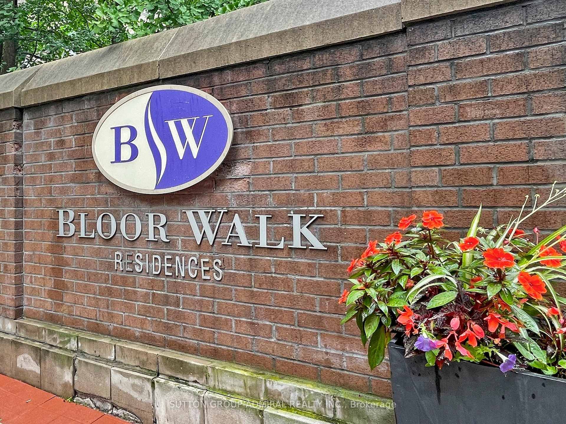 100 Hayden Street  #812