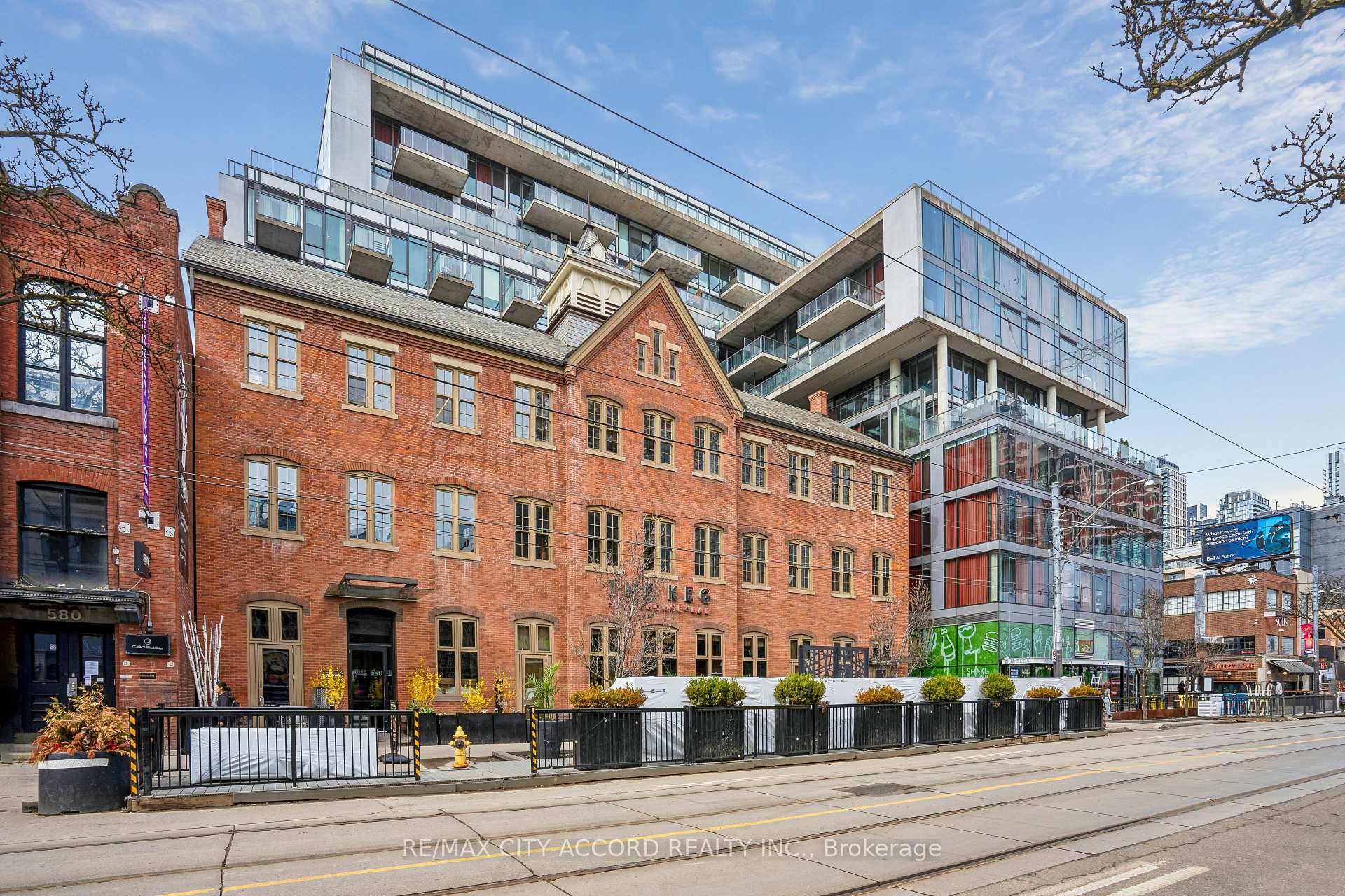 560 King Street W #718