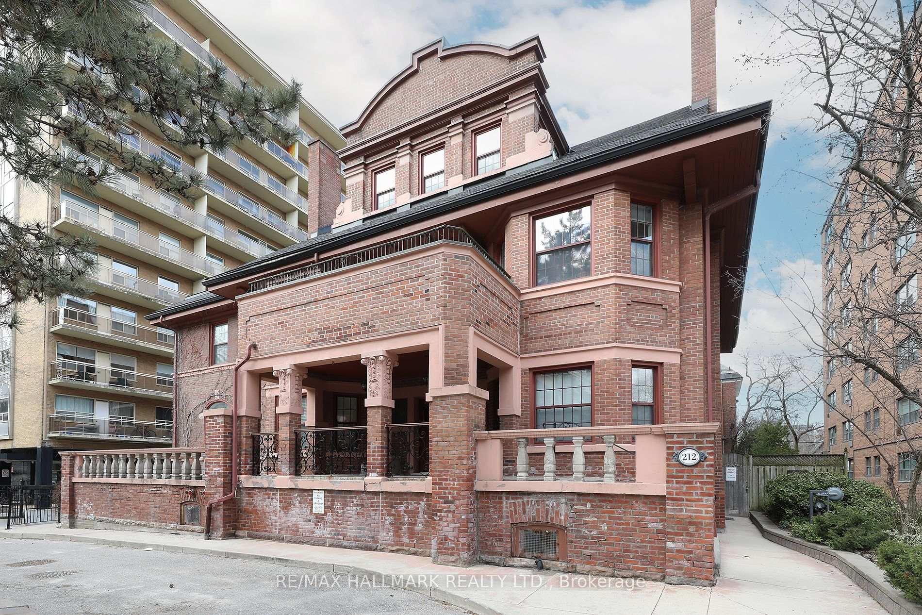 212 St. George Street  #106