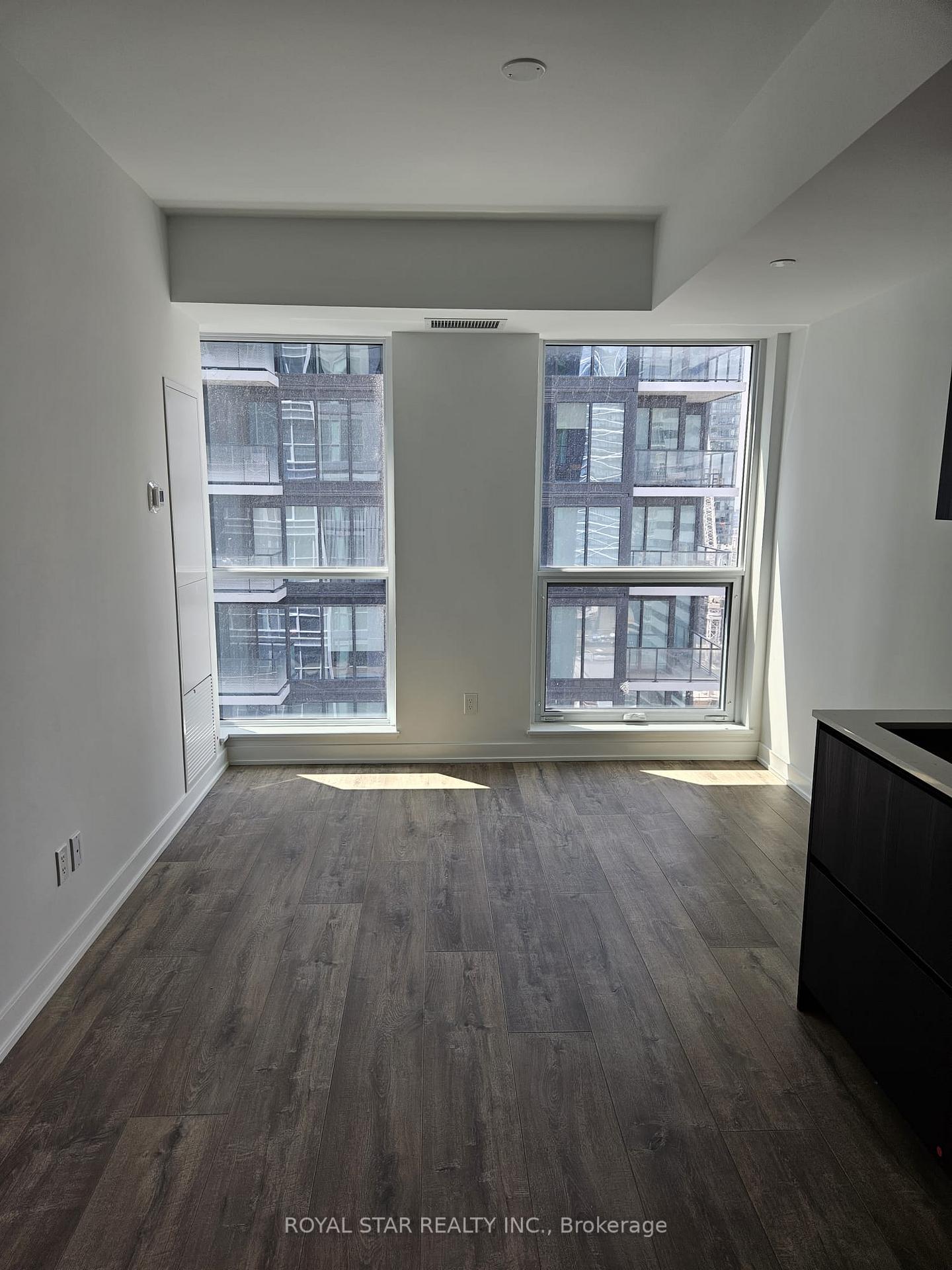 327 King Street W #2205